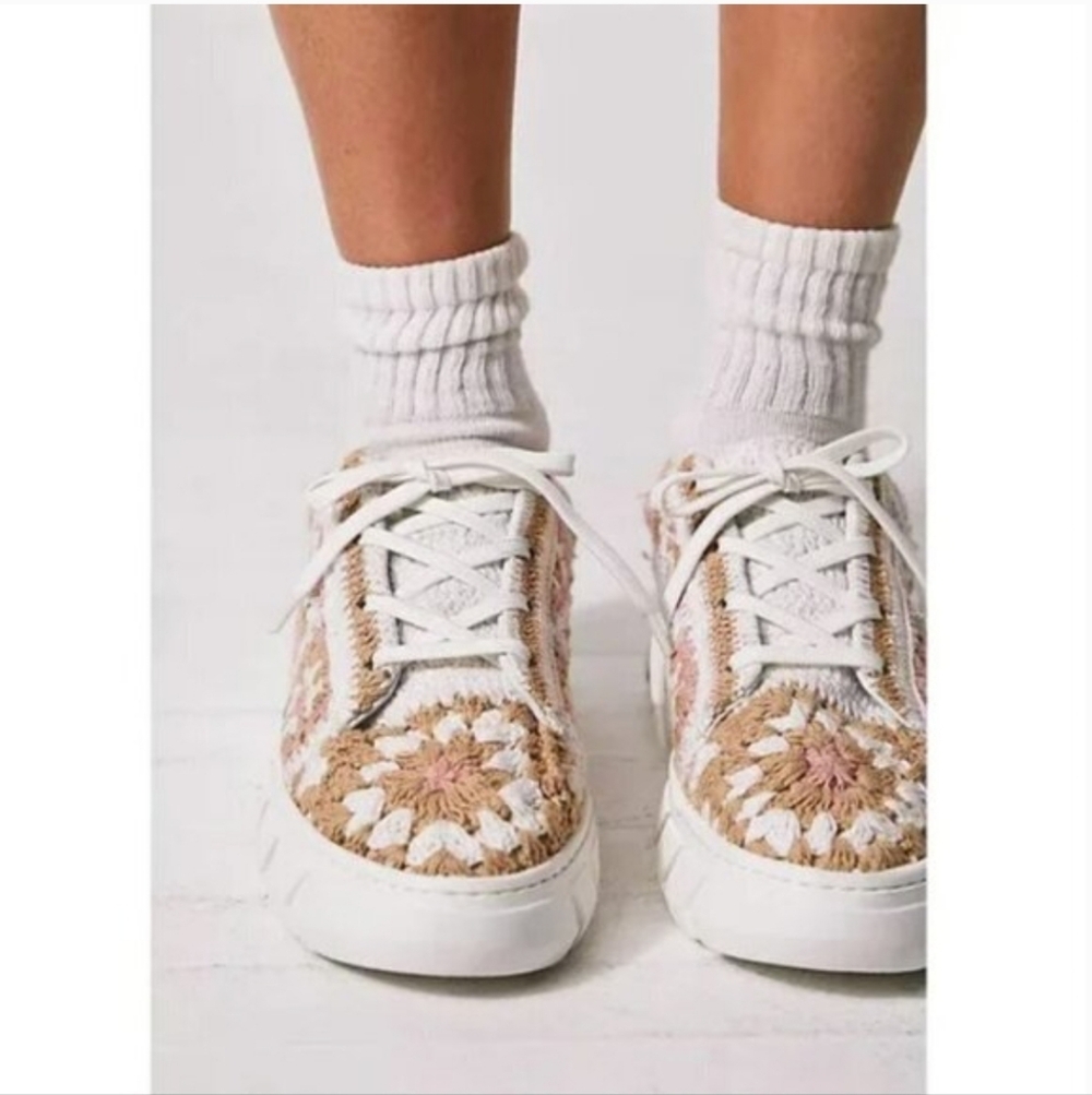 Free People Boho Crochet Low Top Chunky Platform Sneakers Pink White Size 10.5